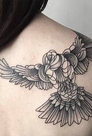 Уникальная татуировка с двумя крыльями