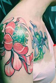 Patrón de tatuaje de loto floreciente colorido
