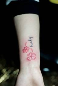 Rôzne dievčatá jednoduché malé čerstvé tetovanie vzor