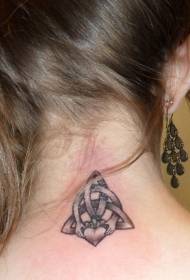 Mergaitės kaklas mielas keltų simbolio tatuiruotės modelis