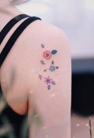 Simple flower and grass tattoo _9 ultra-simple small fresh flowers and grass tattoo pictures for girls