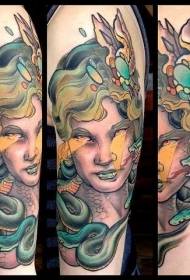 Armfärg modernt traditionellt tatueringsmönster för kvinnlig stil