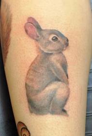 かわいい小さな灰色のウサギのタトゥーパターン