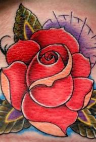 Бојата на рамената реална слика за тетоважа со роза