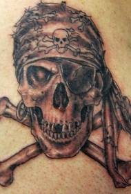 Πέτα καφέ ρεαλιστική εικόνα πειρατών κρανίο τατουάζ