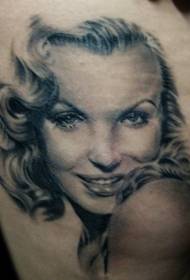 Черна пепел, изобразяваща атрактивни женски портретни татуировки в Европа и Америка