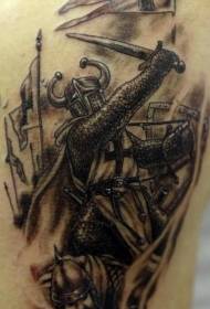Crni ratnik bori se s uzorkom tetovaže križnog banera