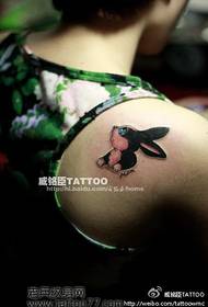 Візерунок татуювання зайчика, який подобаються дівчатам