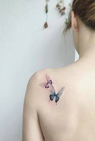 Et sæt små friske blomster tatoveringer til små piger