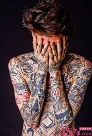 Eiropas un Amerikas zēnu pilna ķermeņa radošās personības tetovējums