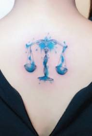 9 kleine, frische und wunderschöne Farb-Tattoo-Designs, exklusiv für Mädchen