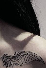 Svježa i prirodna estetska totemska tetovaža