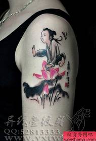 Arm krásne a populárne atramentové lotosové tetovanie vzor