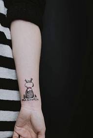 Kis friss totem tetoválás minta a lányok számára