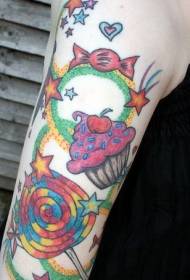 Arm candy kūka un zvaigznes krāsains tetovējuma raksts