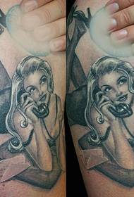 Čierna a biela vintage štýl zvodná žena tetovanie vzor