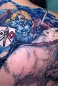 Polarni medvjed s fantastičnim uzorkom tetovaže ratnika