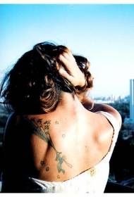 Foto femenina del tatuaje del principito y del pentagrama