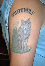 Arm witte wolf tattoo patroon