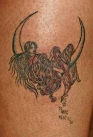 Tatouage de fille sur la jambe couleur lune