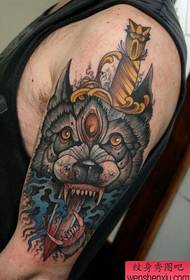 Arm super knappe koele wolfkop tattoo patroan