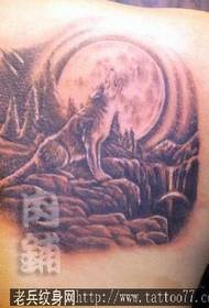 Ipateni ye-Wolf tattoo: ipateni yengcuka yempisi ye tattoo