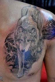 Mellkasi uralkodó farkas tetoválás minta