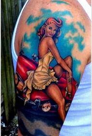 大臂女孩坐在一辆红色汽车纹身图案