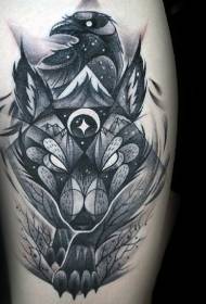 Personality black and white wolf and crow starry tattoo pattern