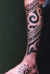 Satu set tatu gaya totem untuk lelaki