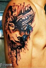 Модел на татуировка на главата на вълк с мастило
