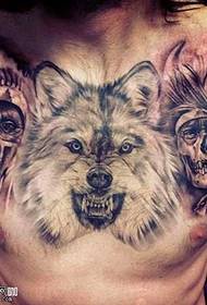 Модел на татуировка на гърдите вълк