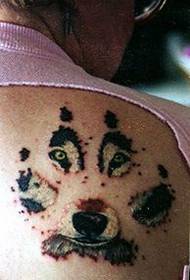Tatuaj cu ochi de lup și gură