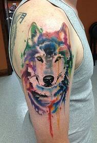 Ang sumbanan sa bukton nga watercolor lobo nga tattoo sa tattoo