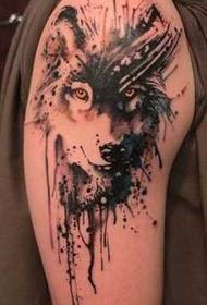 手臂墨水黑狼紋身圖案