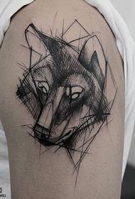 Linija ramena šareni uzorak tetovaža vuka