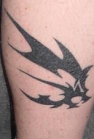 Племенен черен вълк във формата на татуировка символ символ