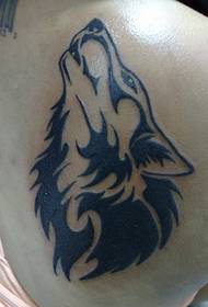 Patrón de tatuaxe de lobo tribal