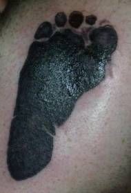 Образец на црната тетоважа на задните стапала на детето