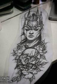 Meisje schedel rose tatoeage manuskriptfoto