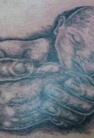 Плече коричневий малюнок татуювання новонародженого