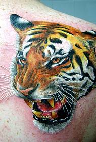 modèle réaliste de tatouage tigre épaule couleur
