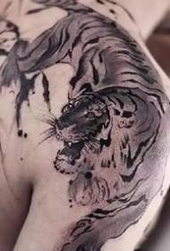Usa ka grupo sa mga disenyo sa tattoo sa dominoering alang sa King of the Beasts