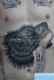 黑狼咬手纹身图案