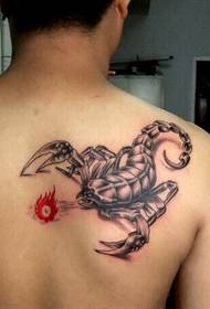 Personības reālistisks pincetes tetovējums
