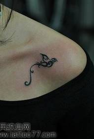 Slatki uzorak tetovaže goluba totema koje djevojke vole