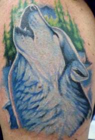 जंगल के टैटू पैटर्न के साथ सुंदर नीले भेड़िया