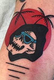 Miris debesīs: Sarkanā saulrieta Taro tetovējumi no Frankie