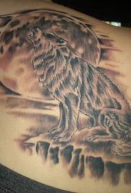 Tatuaż czarnego wilka