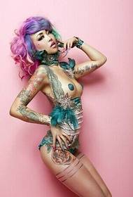 Seksowna gorąca dziewczyna tatuaż obraz uznania
